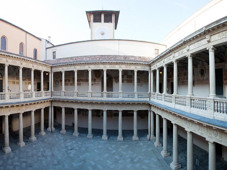 Monumental courtyard, Bo Building